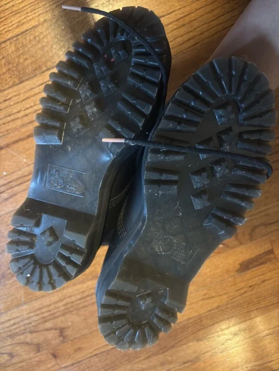 Dr. Martens women sinclair leather heart platform ankle boots - Picture 6 of 6